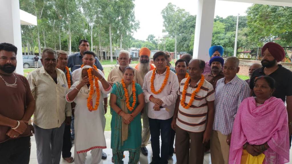 विधायक जिंपा ने चौहाल में लोक मिलनी के दौरान सुनी लोगों की समस्याएं